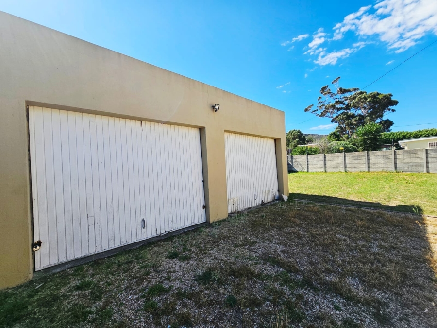 3 Bedroom Property for Sale in Palmiet Western Cape